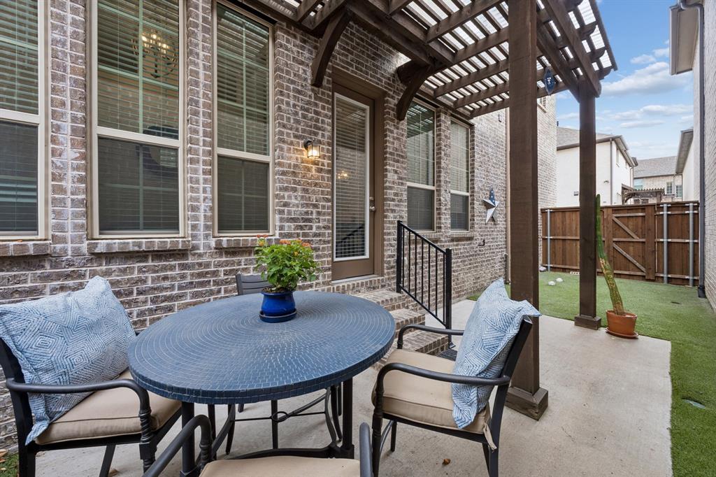 261 Golden Gate Drive Property Photo 5