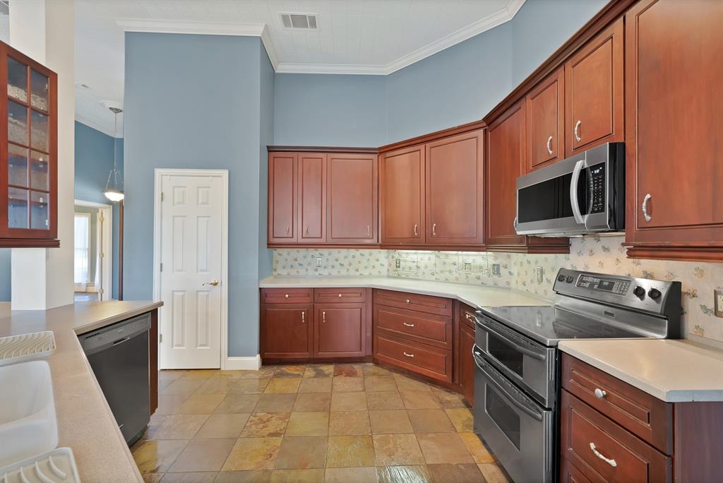 5010 Milam Road Property Photo 9