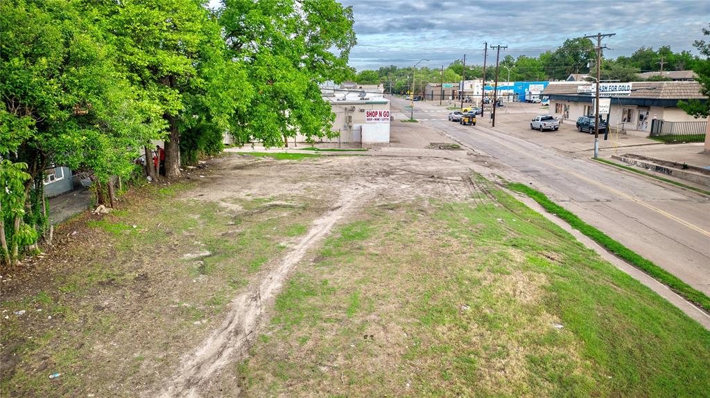 4951 E Side Avenue Property Photo 2
