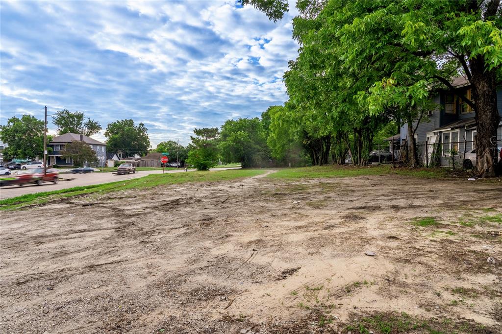 4951 E Side Avenue Property Photo 4