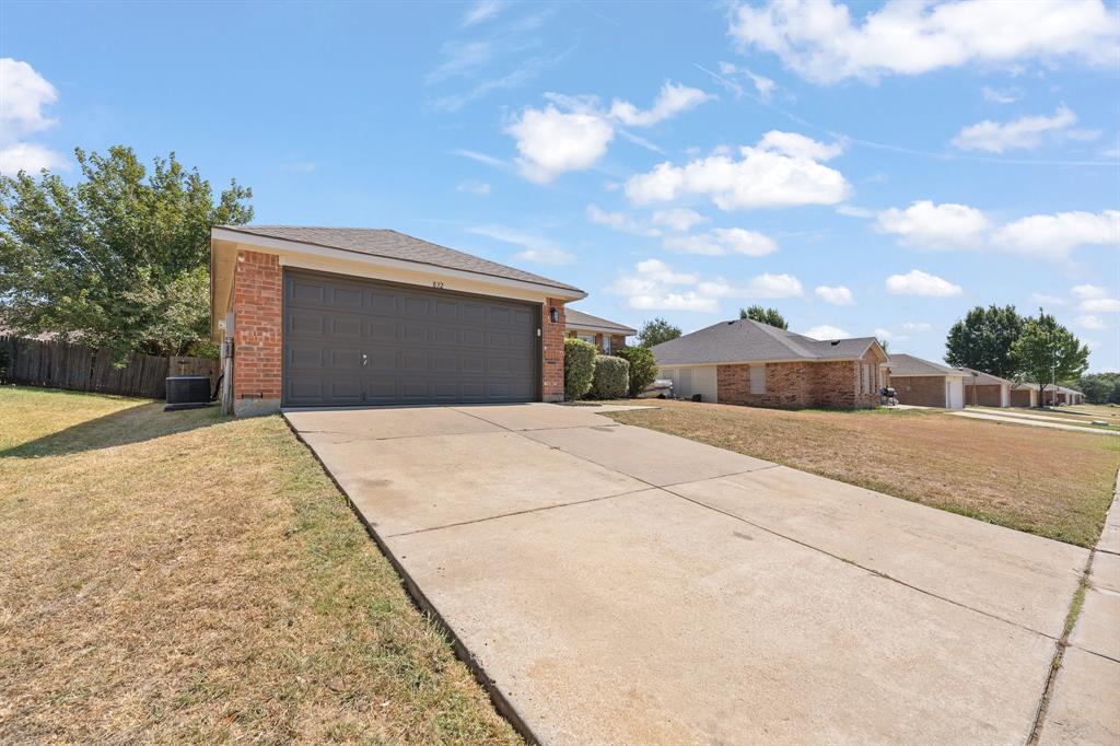 832 Beaver Creek Drive Property Photo 3