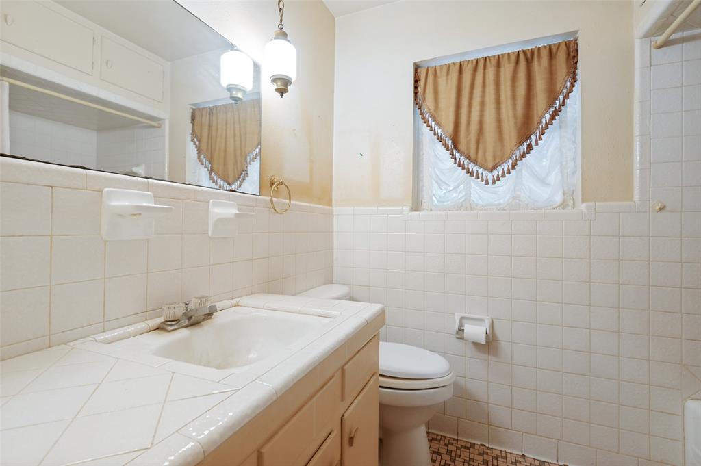 608 Woodcrest Drive Property Photo 11