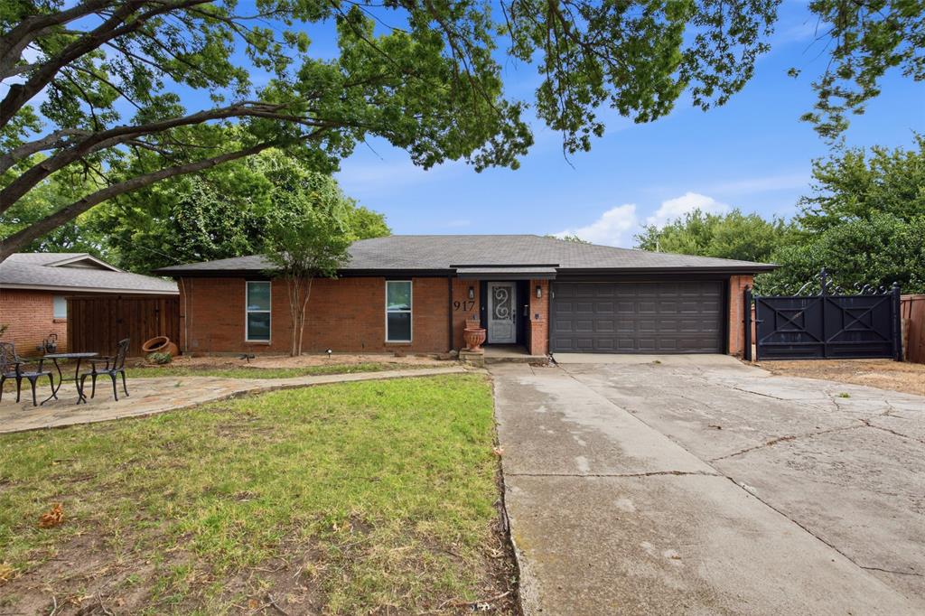 917 E Worth Street Property Photo 3