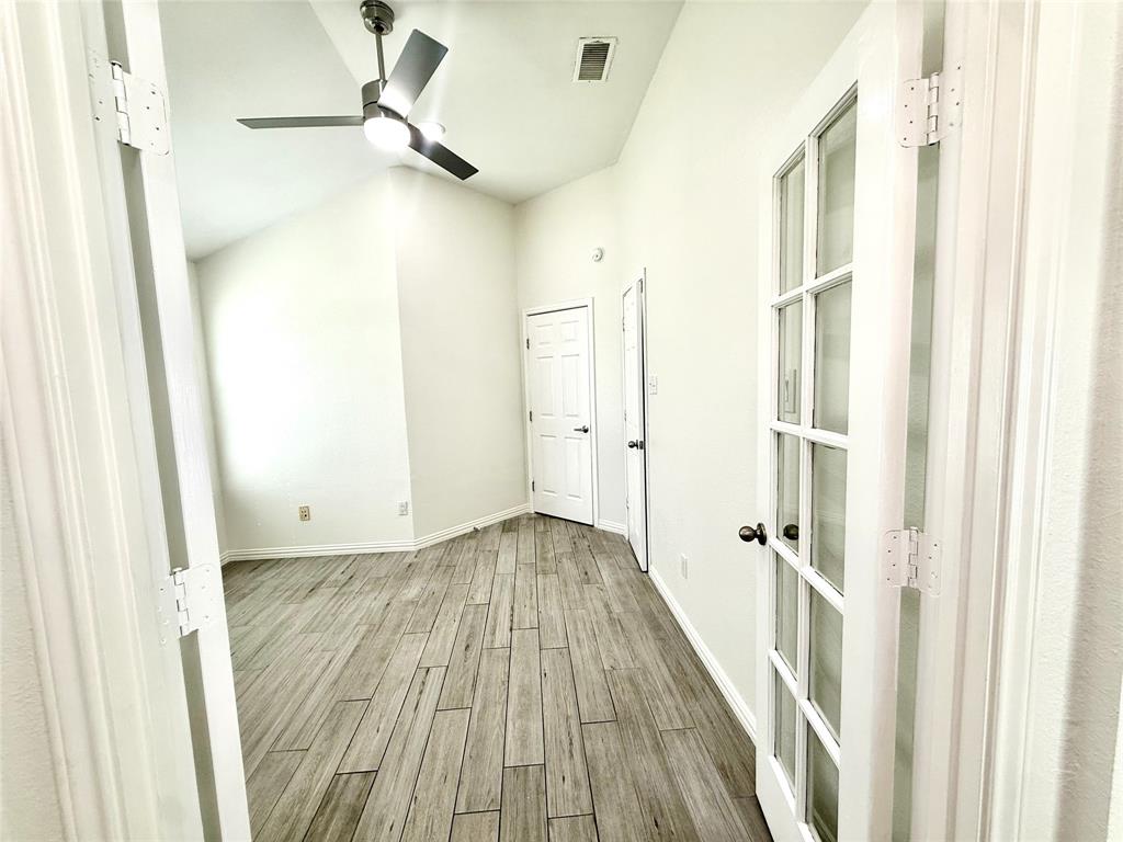 1647 Kingspoint Drive Property Photo 3