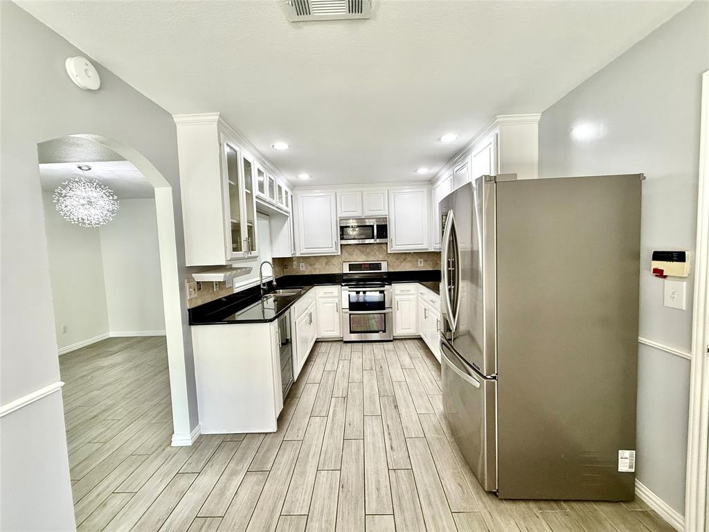 1647 Kingspoint Drive Property Photo 11