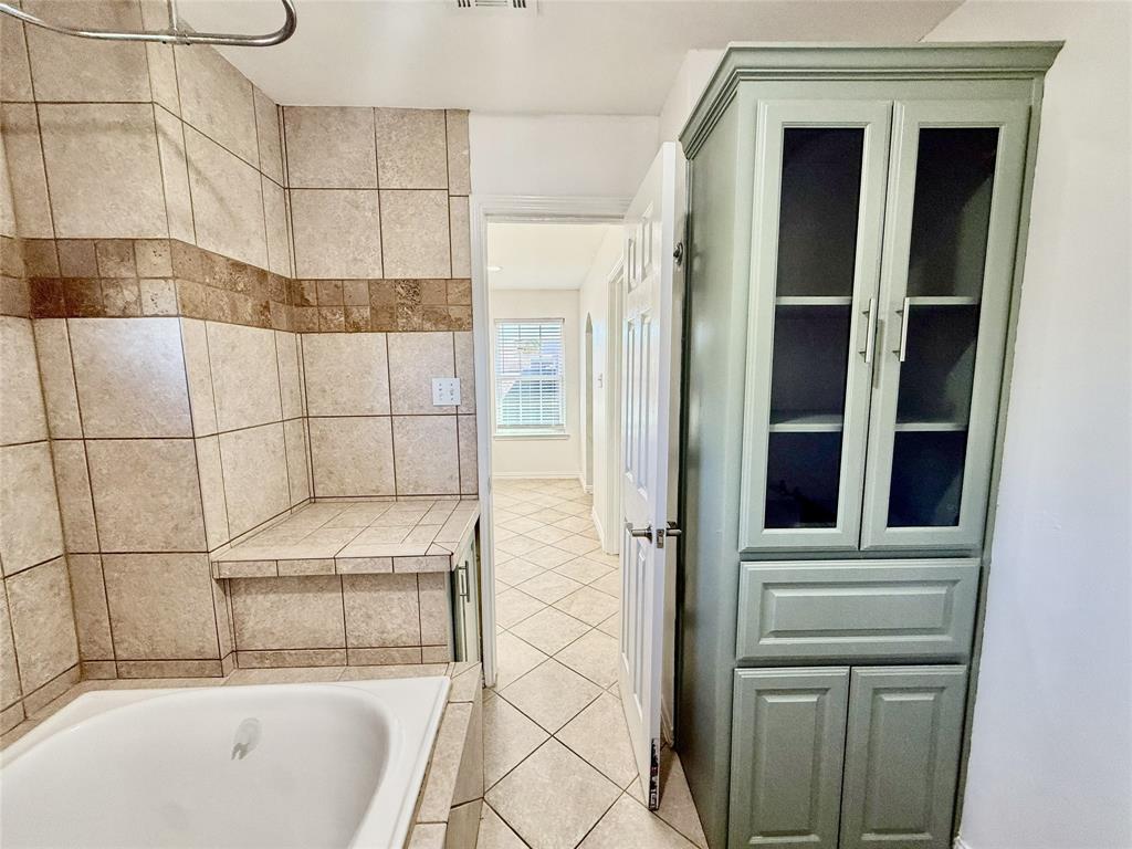 1647 Kingspoint Drive Property Photo 28