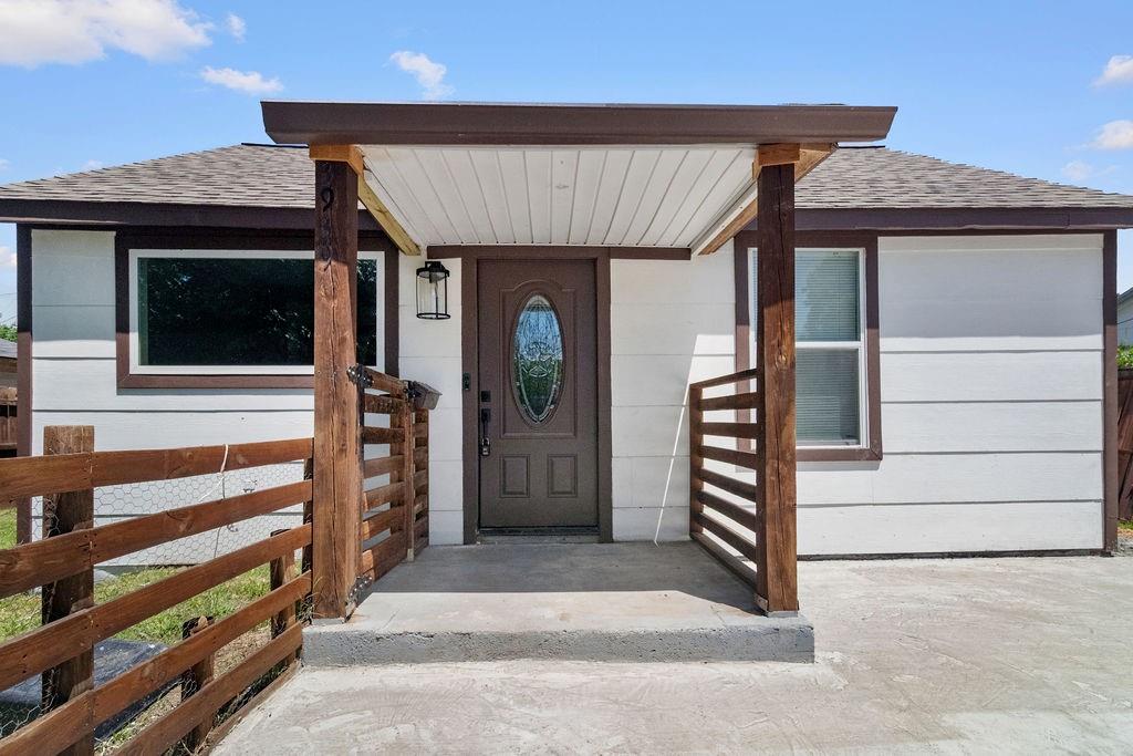 3939 E 4th Street Property Photo 1