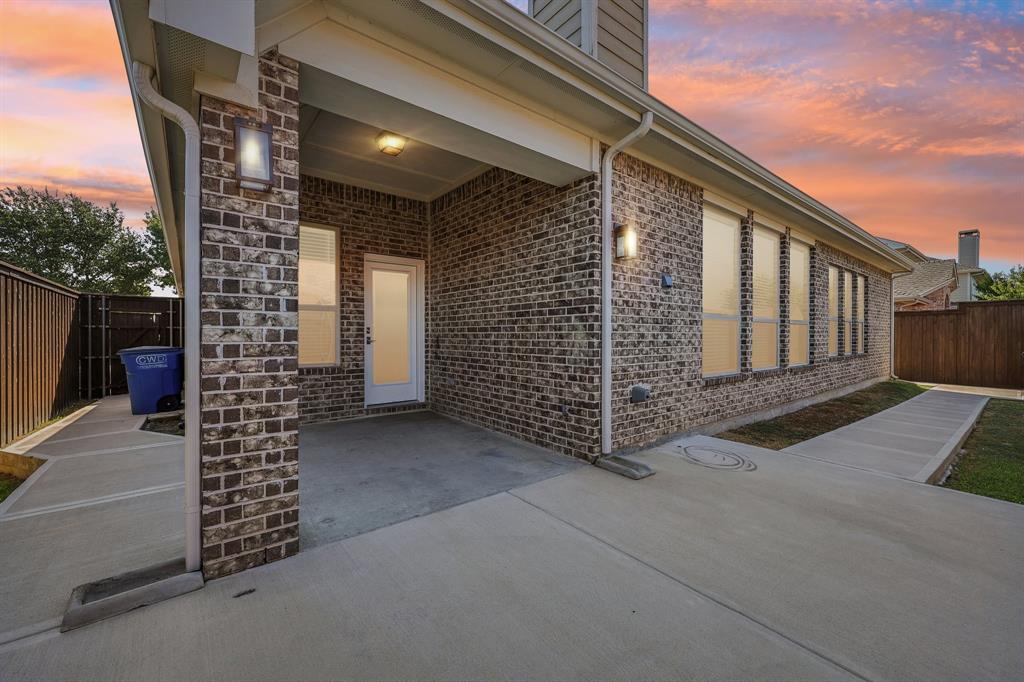 1211 Windgate Way Property Photo 3