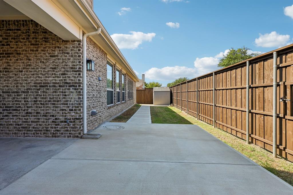 1211 Windgate Way Property Photo 4