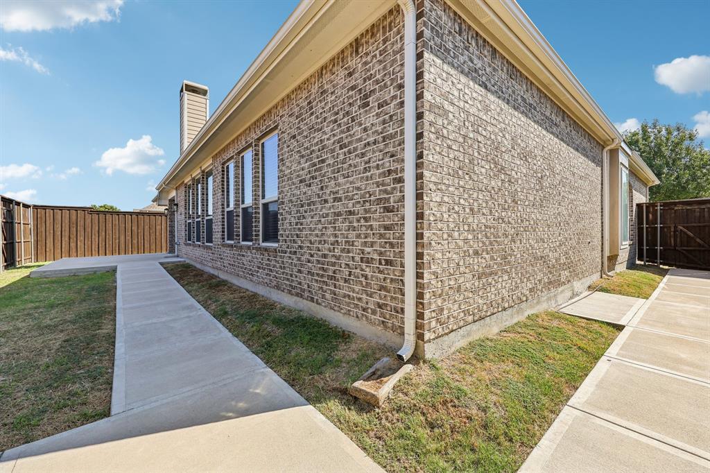 1211 Windgate Way Property Photo 5