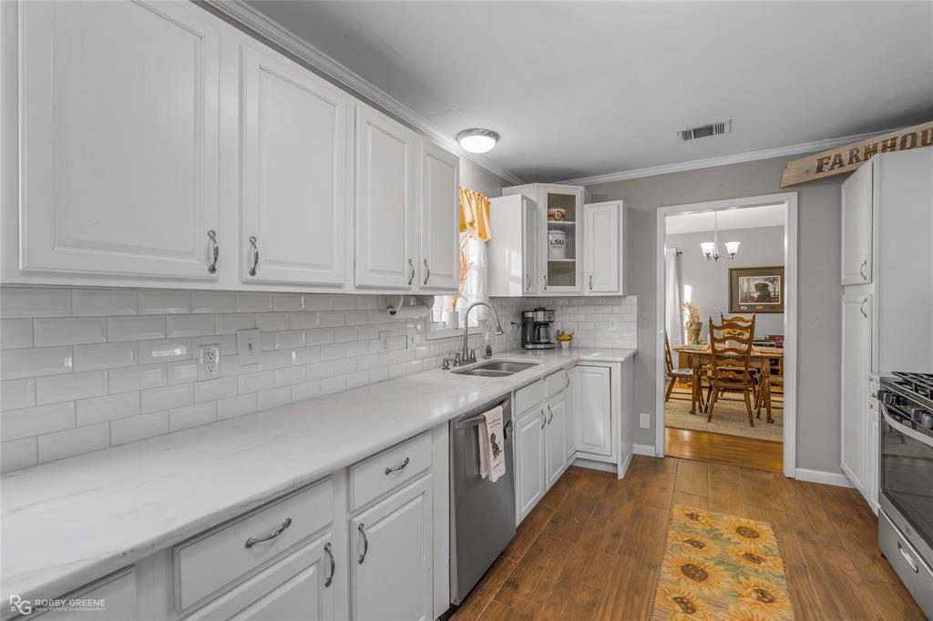 367 Leland Avenue Property Photo 2