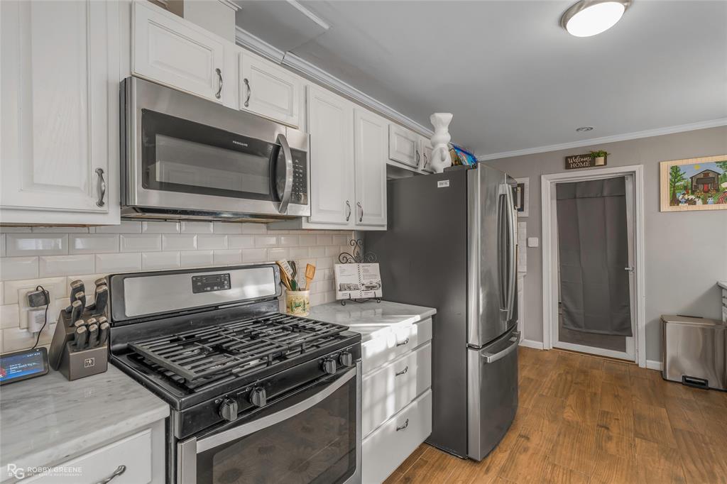 367 Leland Avenue Property Photo 4