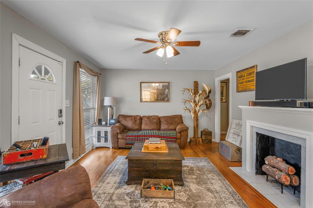 367 Leland Avenue Property Photo 7