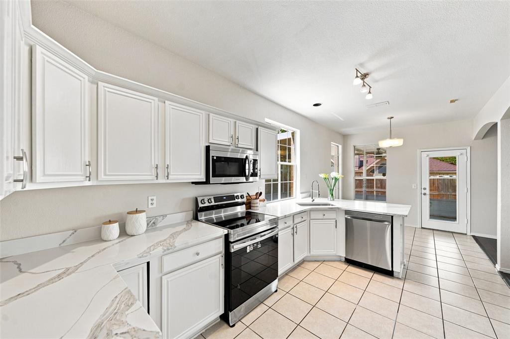 337 Bluewood Lane Property Photo 3