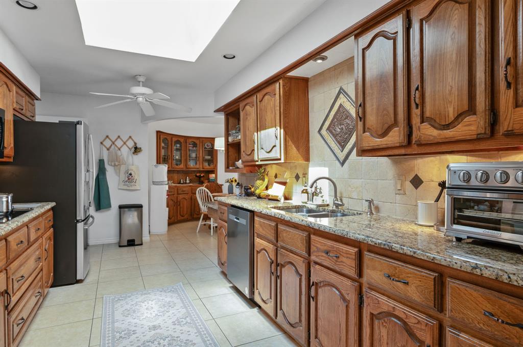 621 Harvest Glen Drive Property Photo 6