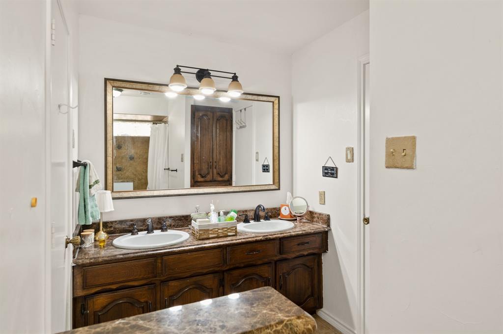 621 Harvest Glen Drive Property Photo 12