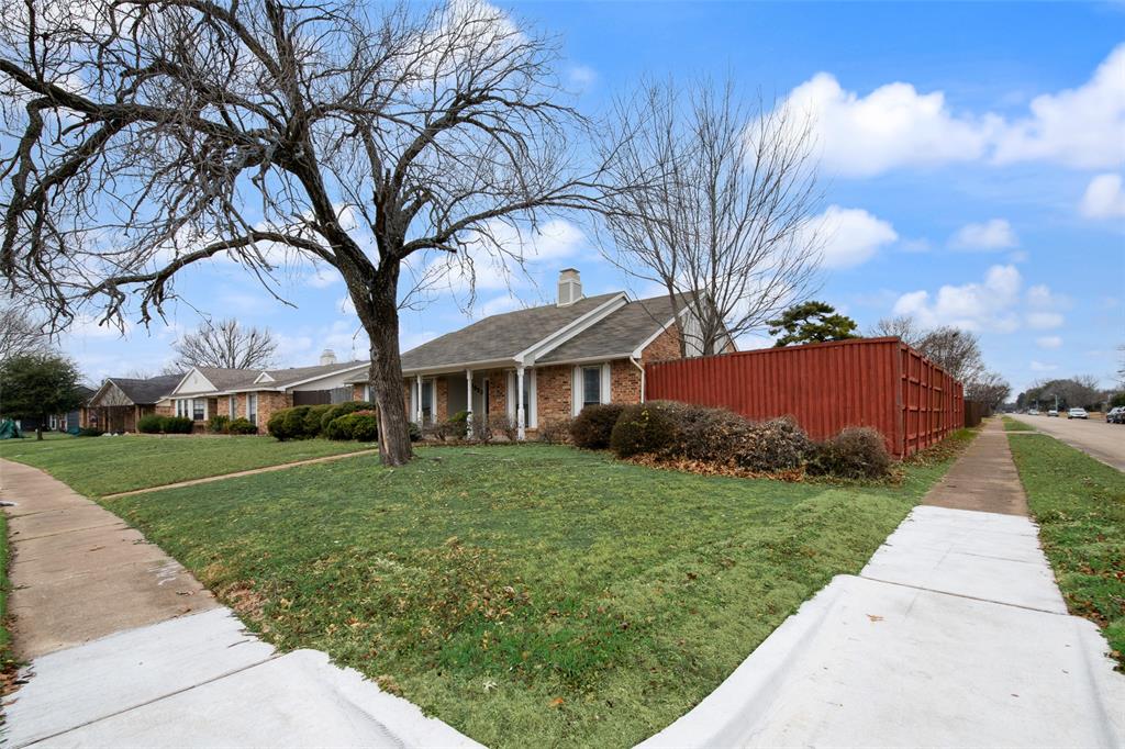 1323 Rivercrest Boulevard Property Photo 2