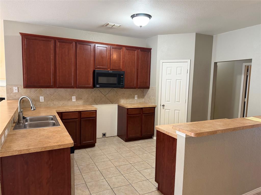 3014 Melrose Drive Property Photo 6