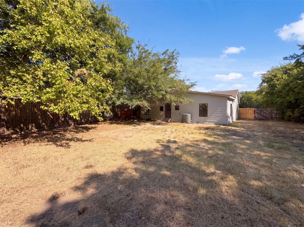 1418 Moss Street Property Photo 5