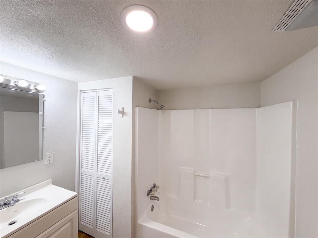 1418 Moss Street Property Photo 6