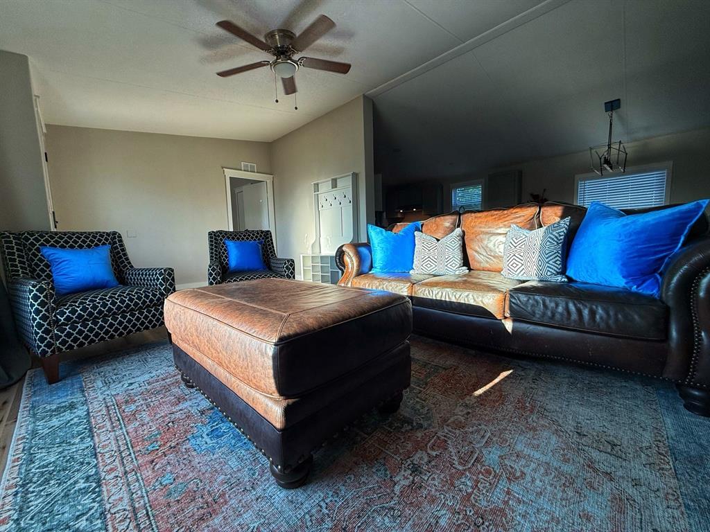 7528 Fm 2071 Property Photo 8