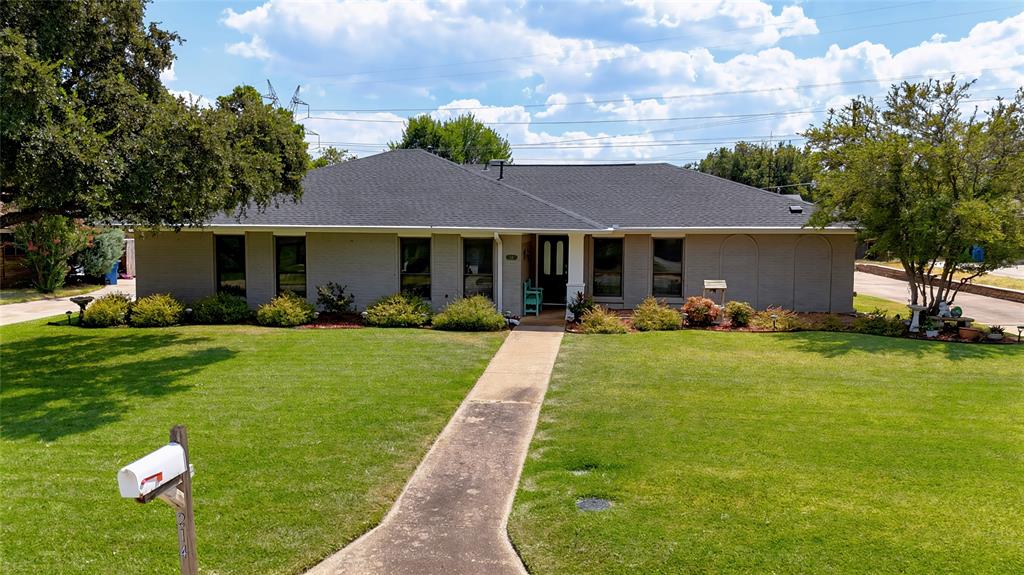 214 Bexar Drive Property Photo 1