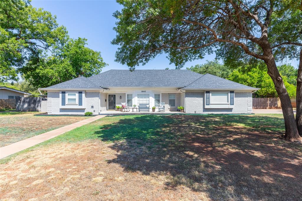 1842 Elmwood Drive Property Photo 1