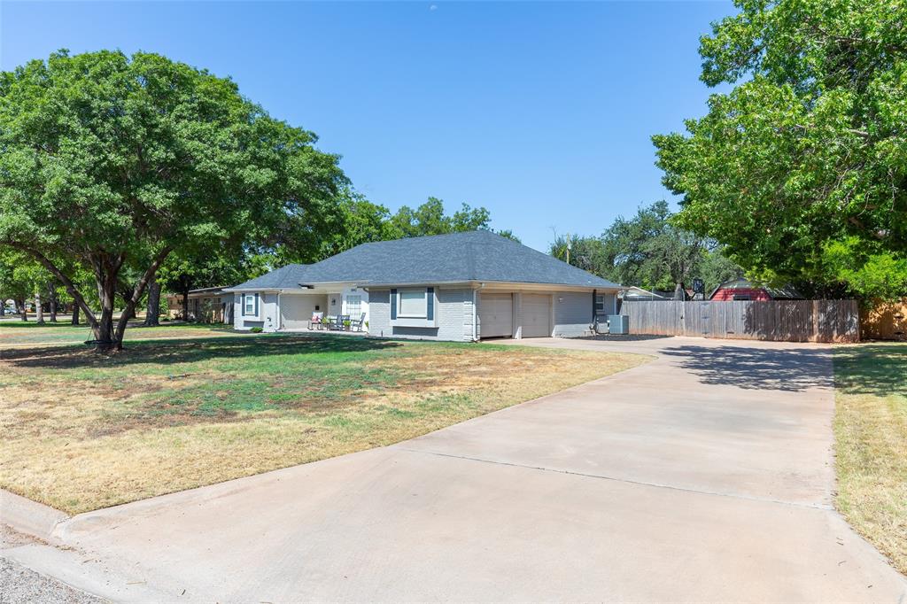 1842 Elmwood Drive Property Photo 2