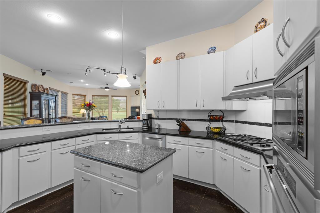 1340 Fairlakes Pointe Drive Property Photo 18