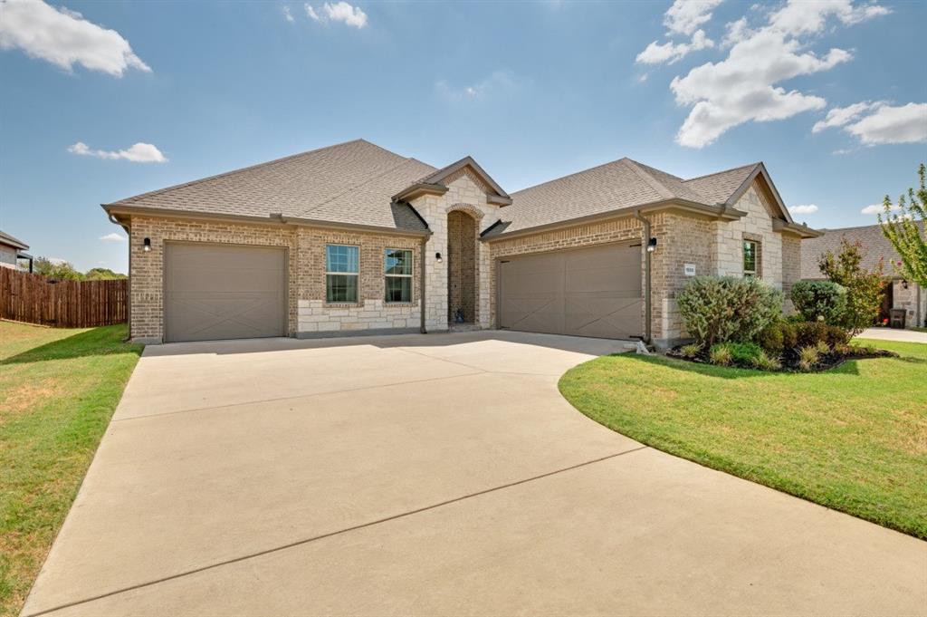 1006 Summer Grove Drive Property Photo 4