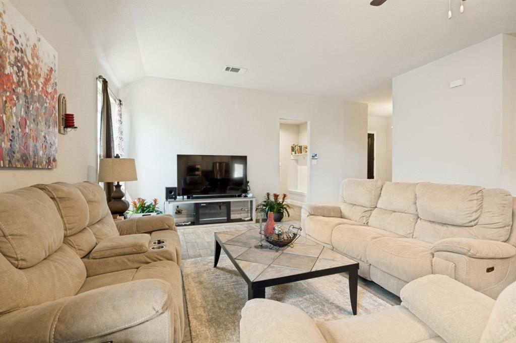 1006 Summer Grove Drive Property Photo 10
