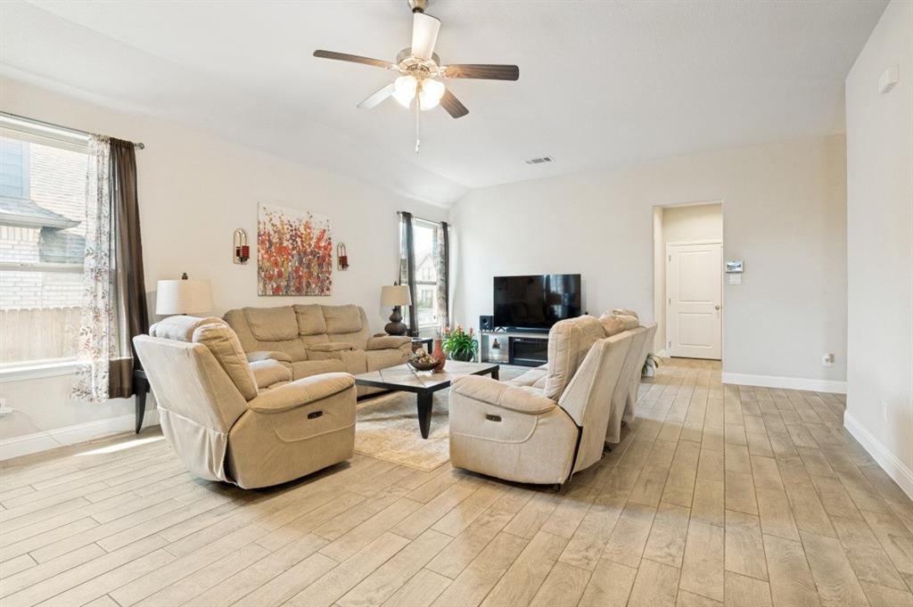 1006 Summer Grove Drive Property Photo 13