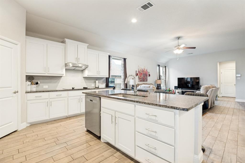 1006 Summer Grove Drive Property Photo 14