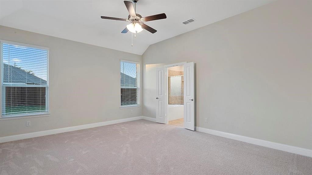 1006 Summer Grove Drive Property Photo 17