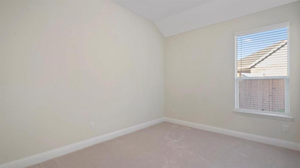 1006 Summer Grove Drive Property Photo 27