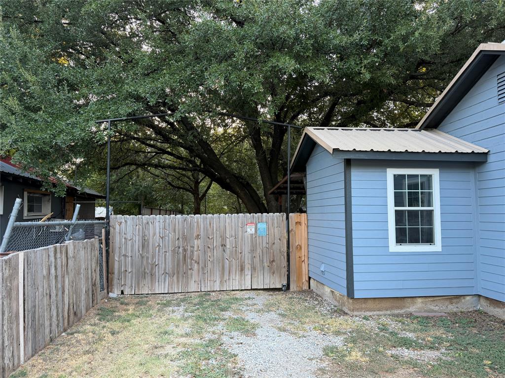 309 S Main Street Property Photo 4