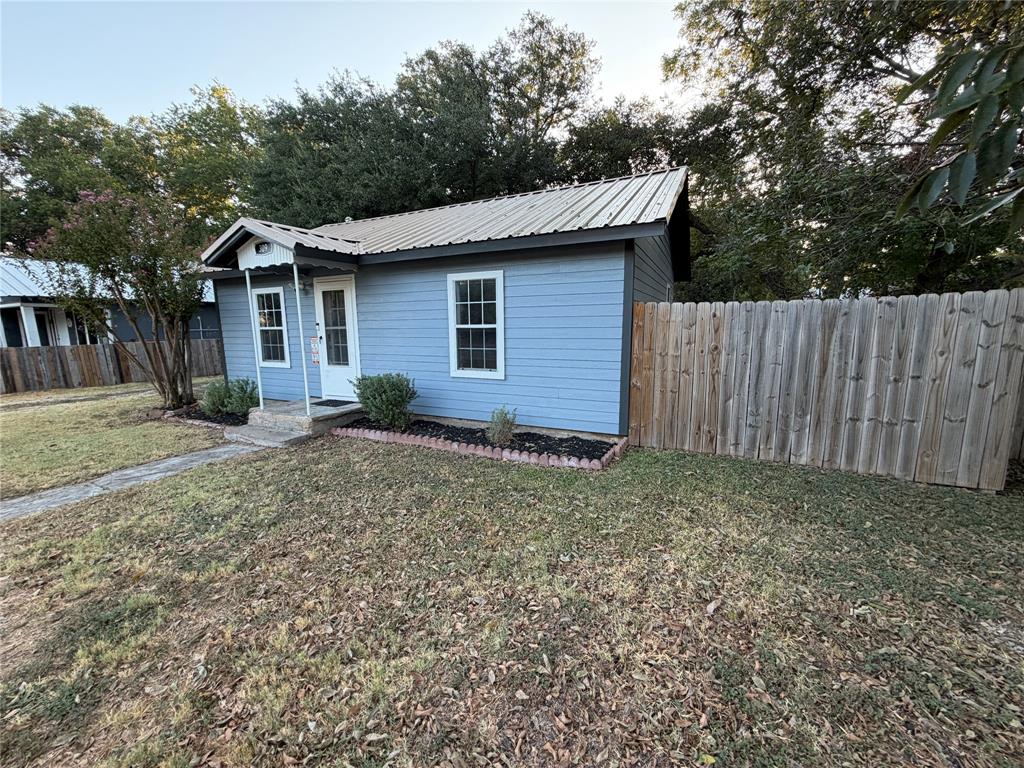309 S Main Street Property Photo 6