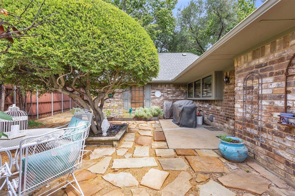 1121 Derbyshire Place Property Photo 37