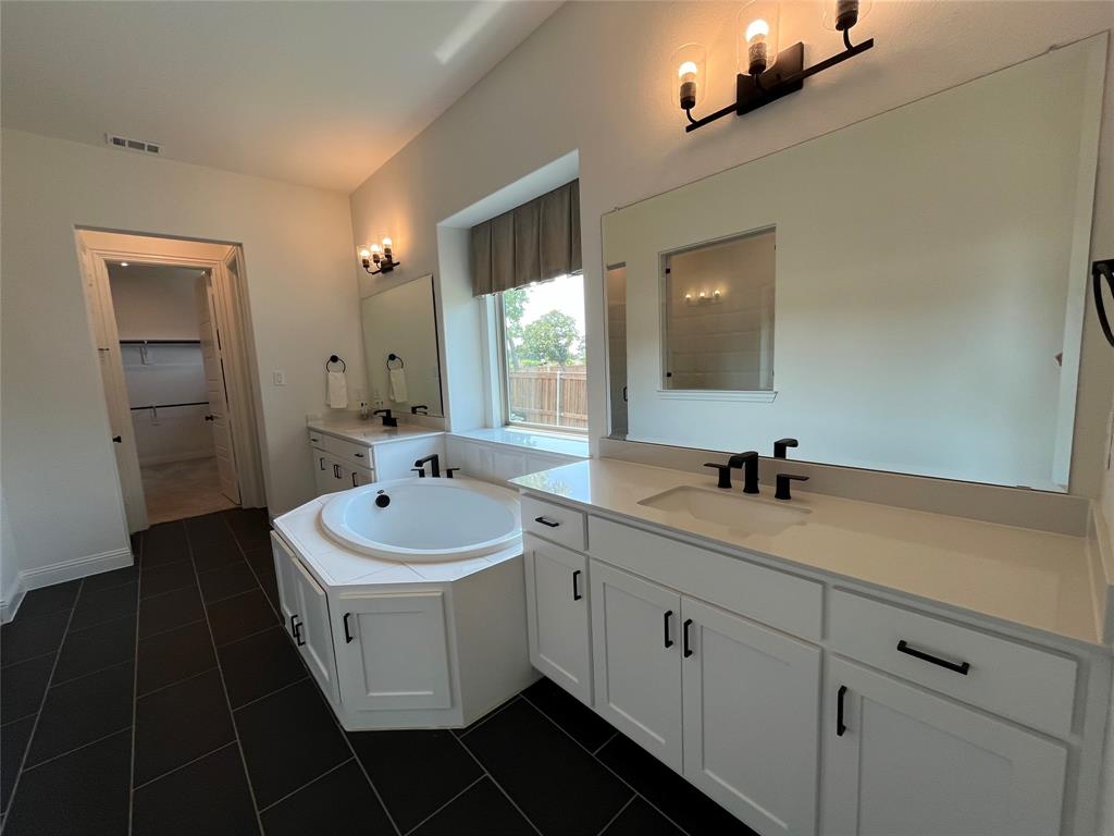 2403 Royal Dove Lane Property Photo 14