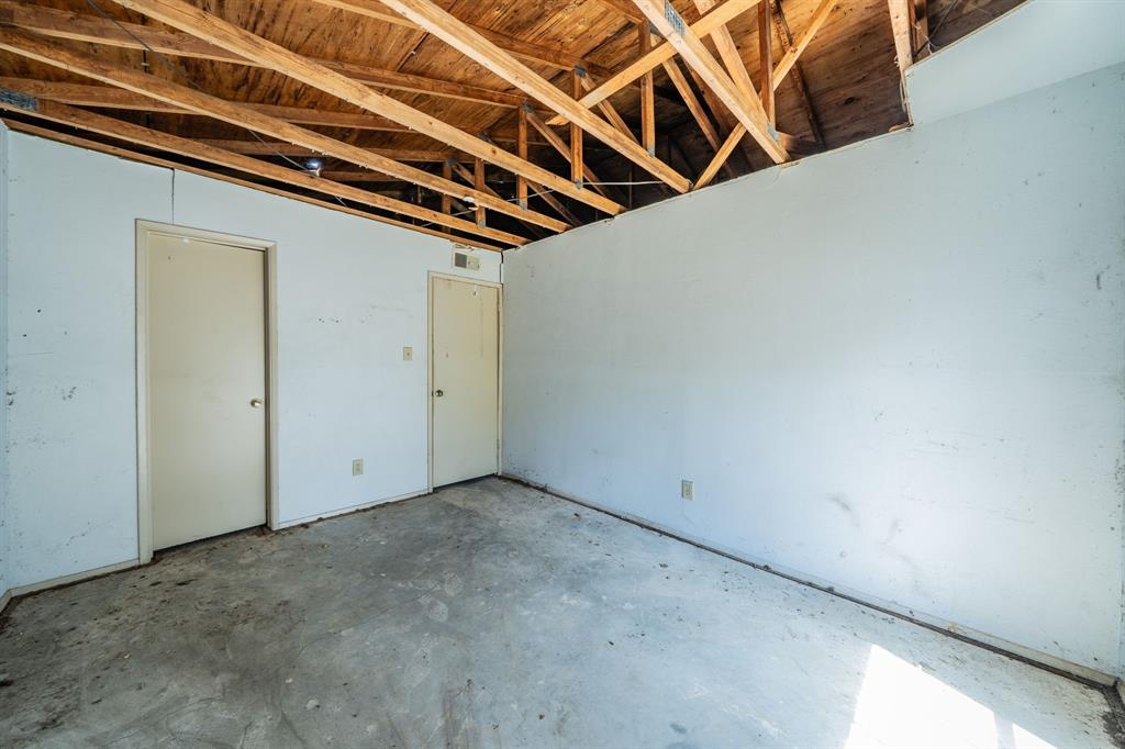 2031 Sharpshire Lane Property Photo 7