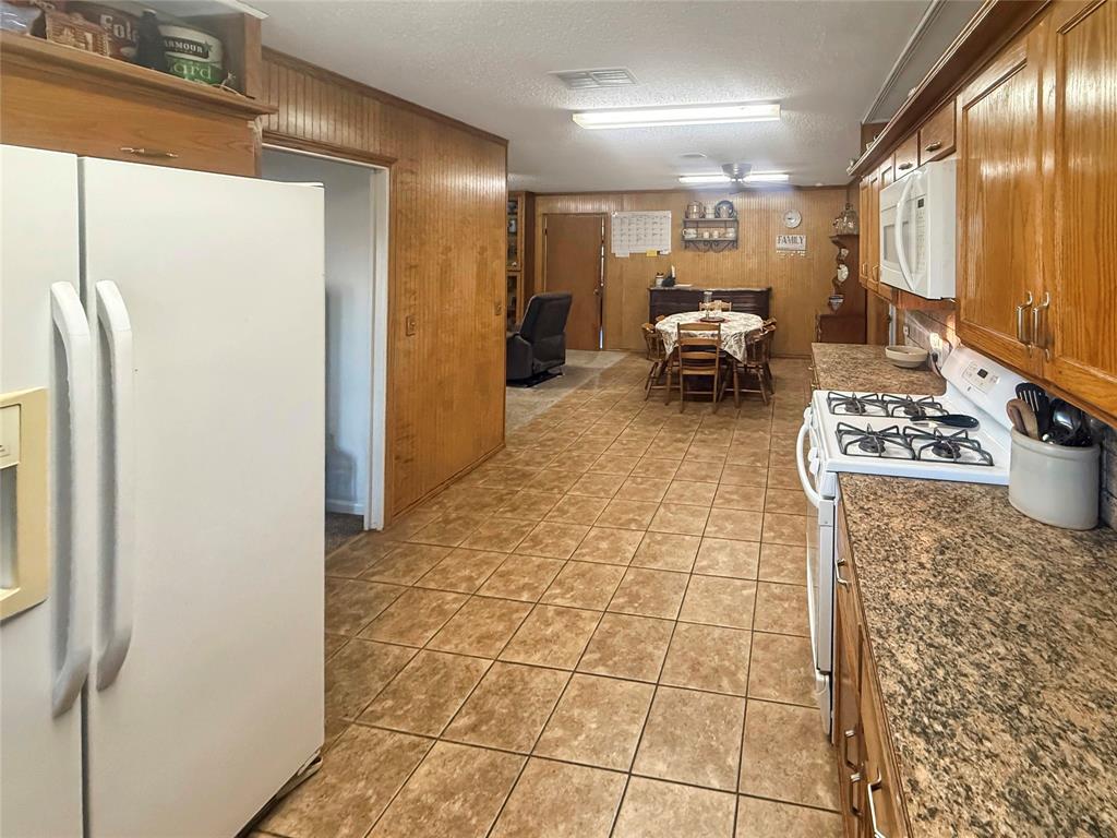 9173 Highway 6 Property Photo 11