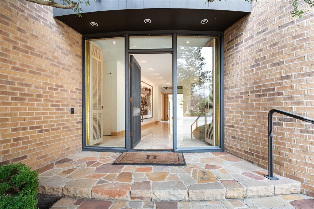 12 Royal Way Property Photo 4