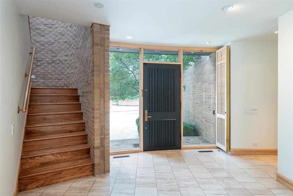 12 Royal Way Property Photo 5