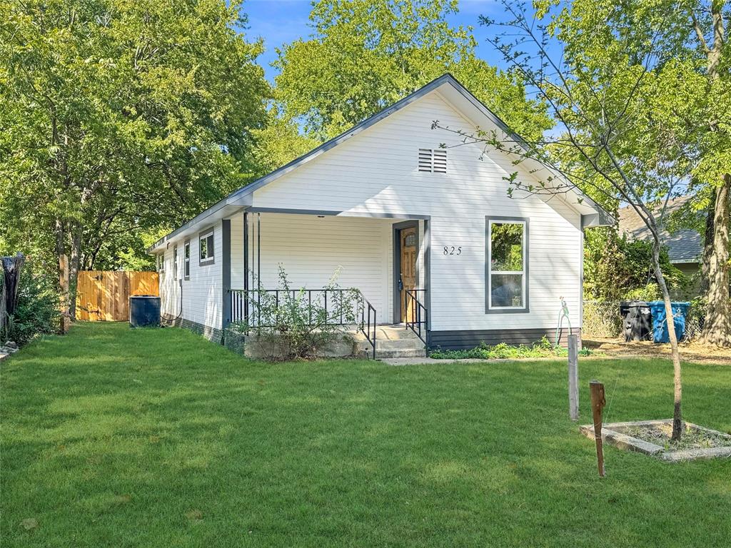 825 W Nelson Street Property Photo 1