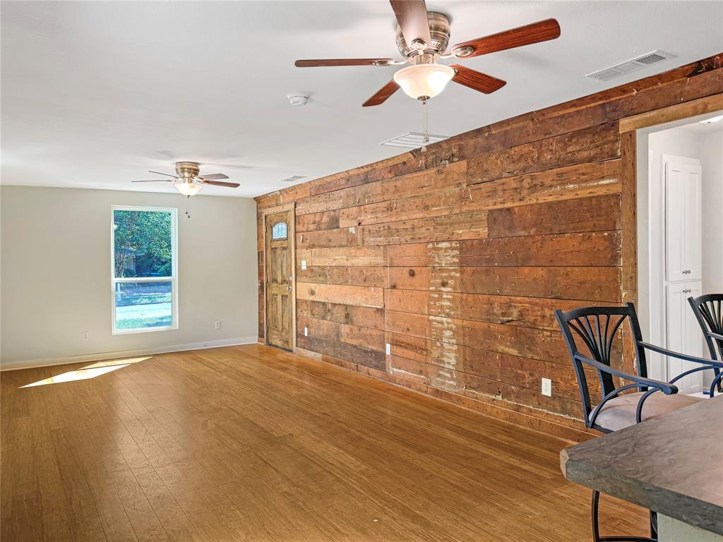 825 W Nelson Street Property Photo 4