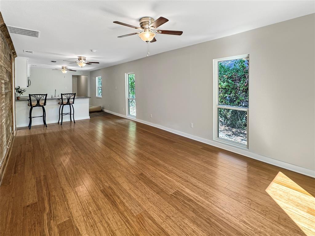 825 W Nelson Street Property Photo 5