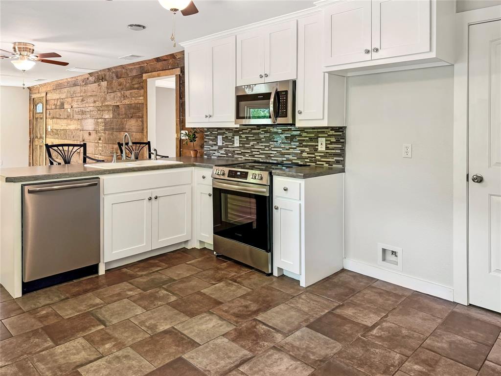 825 W Nelson Street Property Photo 8