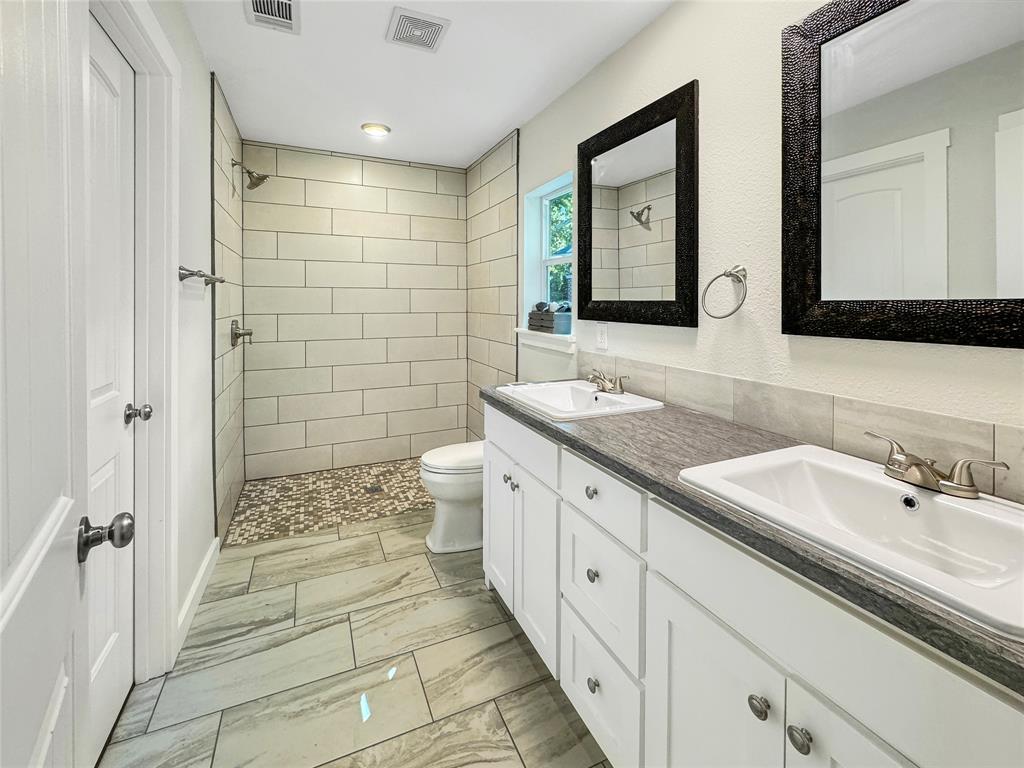 825 W Nelson Street Property Photo 11