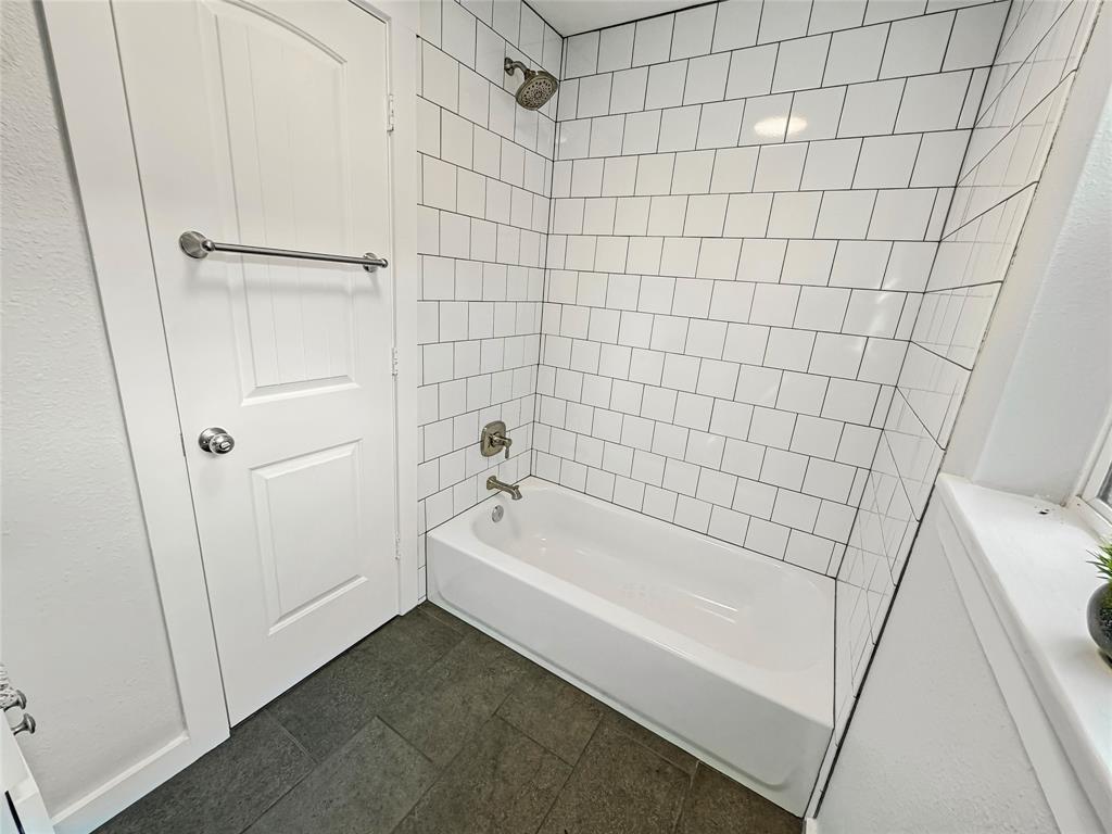 825 W Nelson Street Property Photo 21