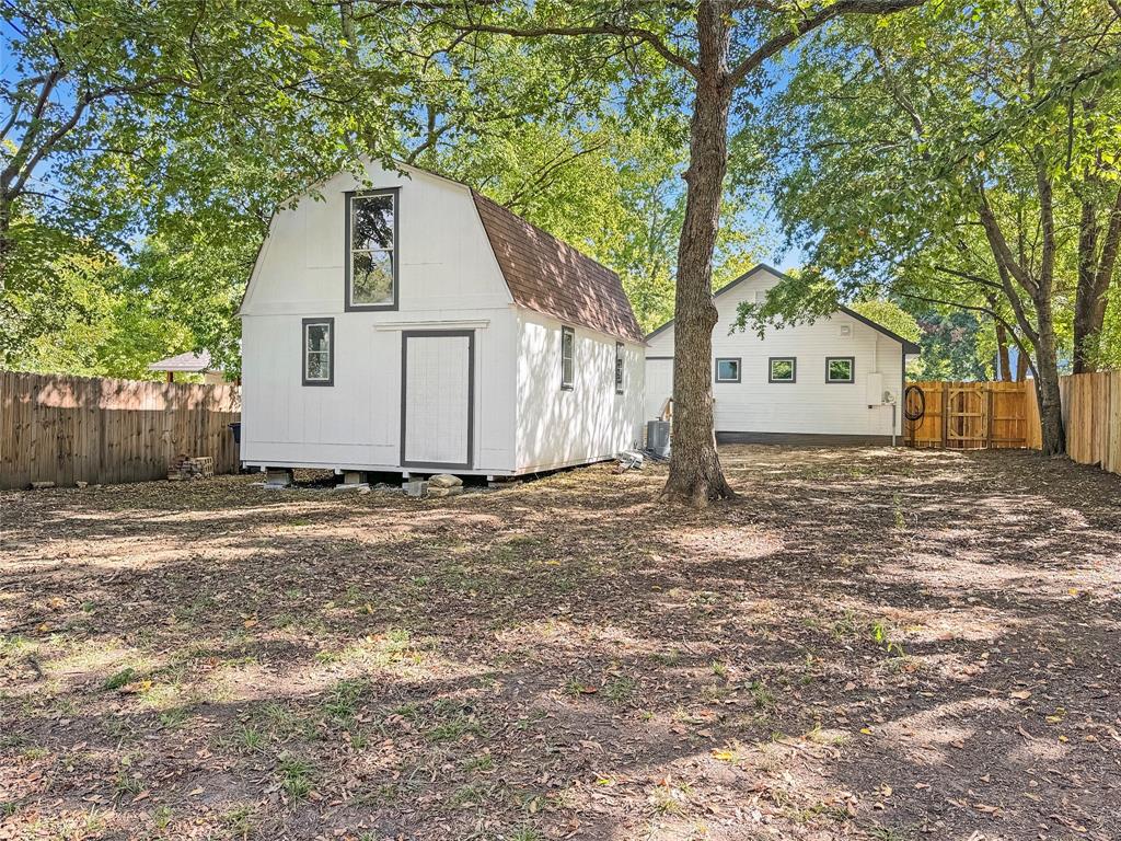 825 W Nelson Street Property Photo 28